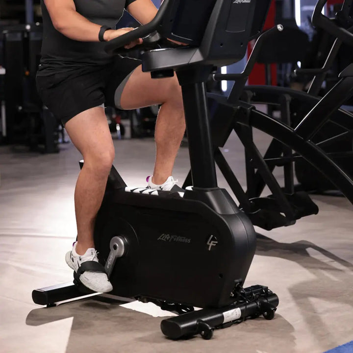 Life Fitness Club Series + Upright Cycle Cardio Life Fitness